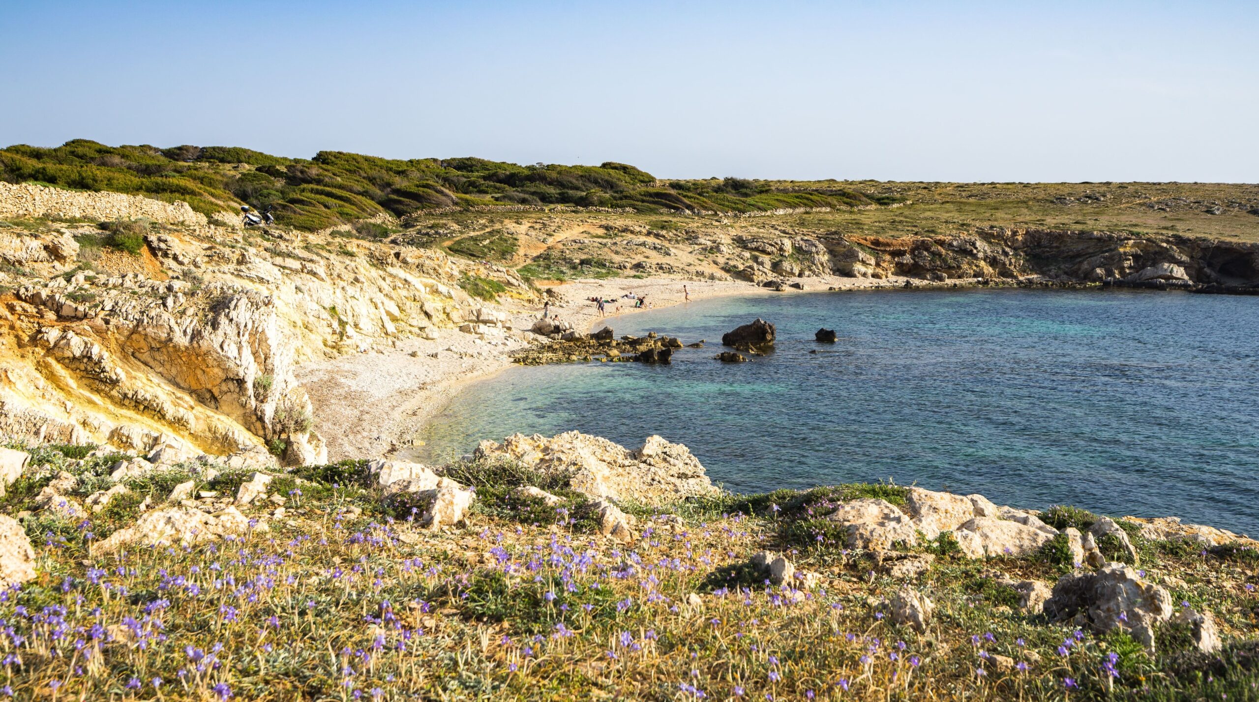 Cala Rotonda a Favignana: relax, natura e aperitivi al tramonto