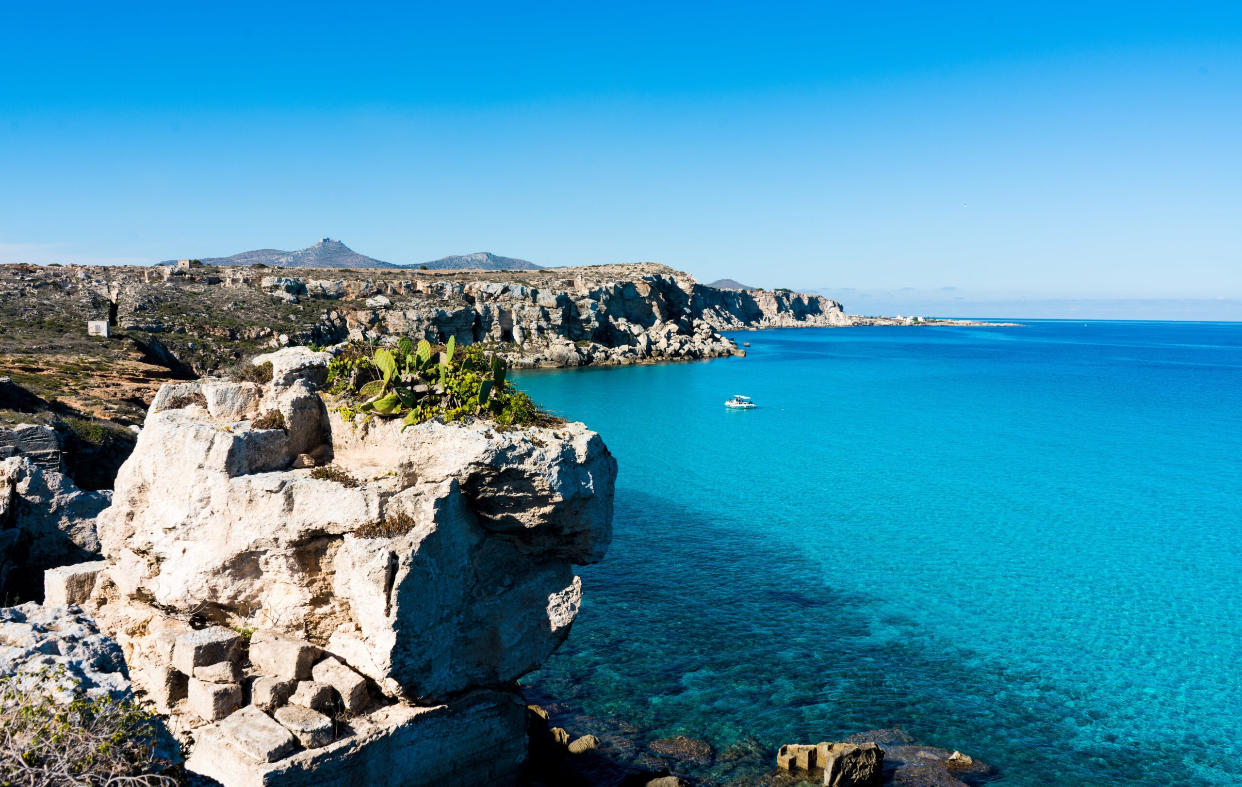 Cala Rossa: guida alla spiaggia più bella di Favignana